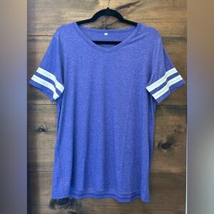 Amazon Basics Women’s Large Purple V-Neck Tee with Striped Sleeves